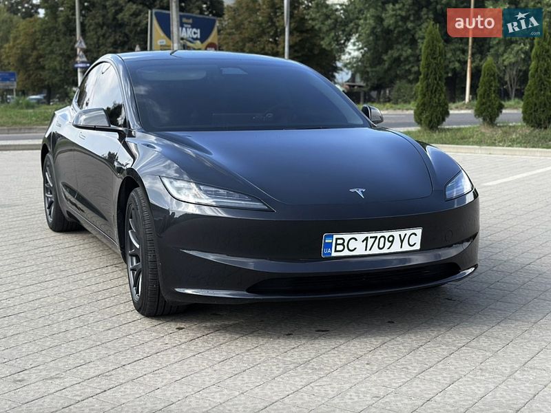 Седан Tesla Model 3 2024 в Ивано-Франковске