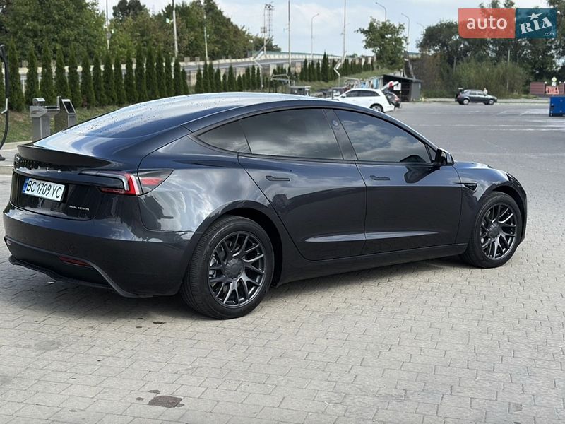 Седан Tesla Model 3 2024 в Ивано-Франковске