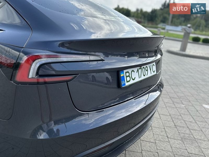Седан Tesla Model 3 2024 в Ивано-Франковске