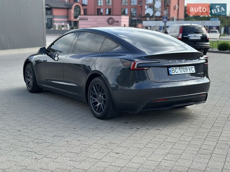 Седан Tesla Model 3 2024 в Ивано-Франковске