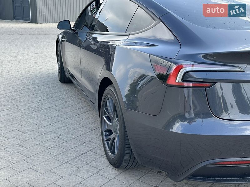 Седан Tesla Model 3 2024 в Ивано-Франковске