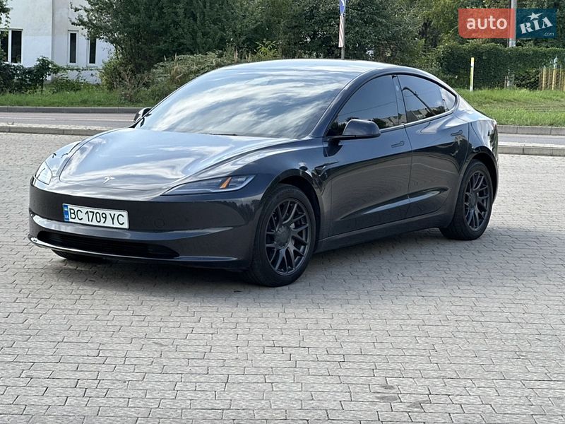 Седан Tesla Model 3 2024 в Ивано-Франковске
