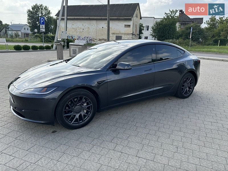Седан Tesla Model 3 2024 в Ивано-Франковске