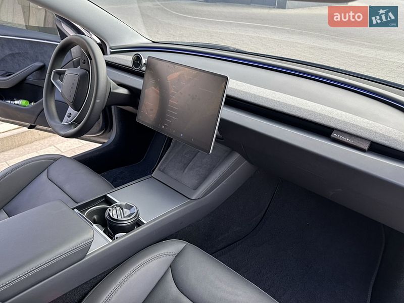 Седан Tesla Model 3 2024 в Ивано-Франковске
