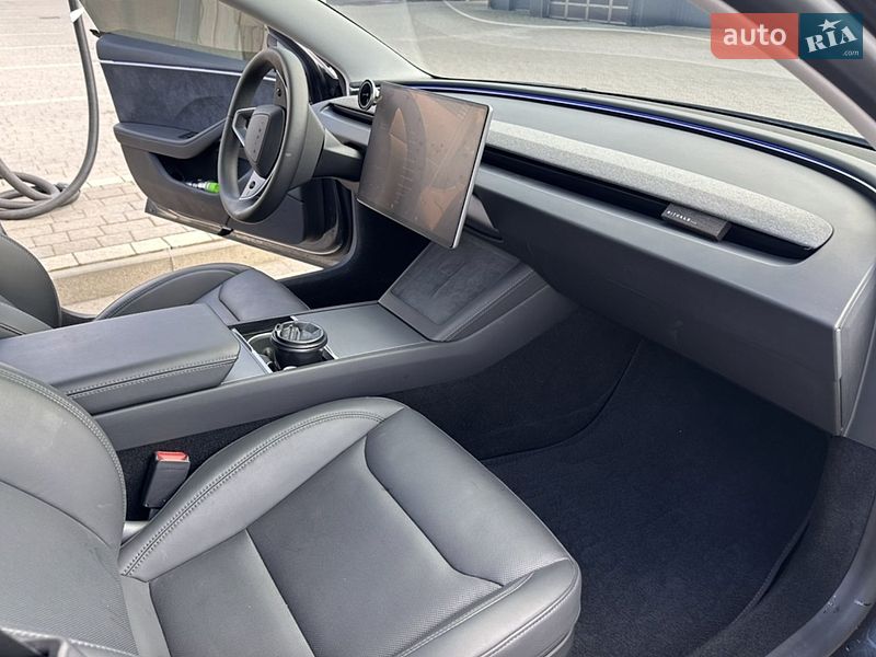 Седан Tesla Model 3 2024 в Ивано-Франковске