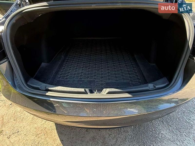 Седан Tesla Model 3 2019 в Харькове