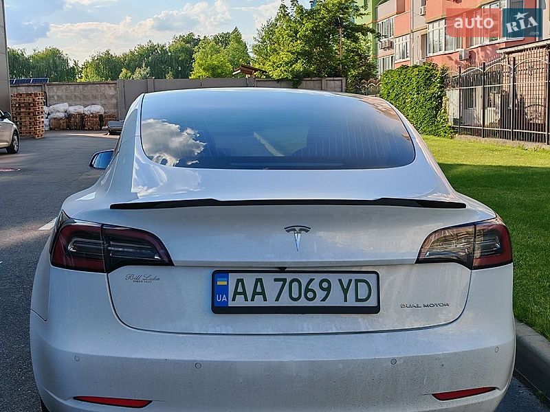 Седан Tesla Model 3 2019 в Киеве