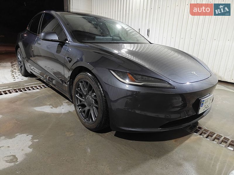 Седан Tesla Model 3 2024 в Киеве