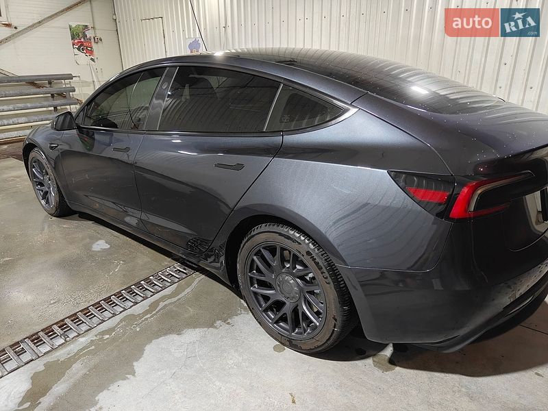 Седан Tesla Model 3 2024 в Киеве