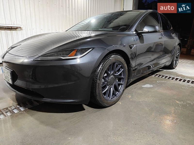 Седан Tesla Model 3 2024 в Киеве