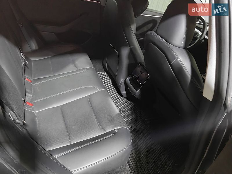 Седан Tesla Model 3 2024 в Киеве