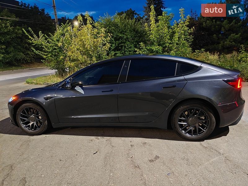 Седан Tesla Model 3 2024 в Киеве