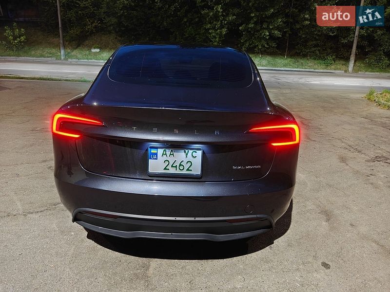 Седан Tesla Model 3 2024 в Киеве