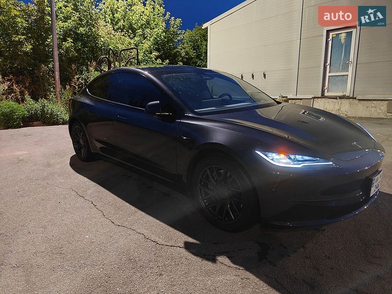 Седан Tesla Model 3 2024 в Киеве