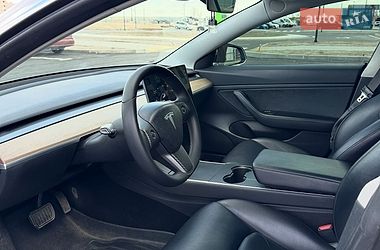 Седан Tesla Model 3 2019 в Ровно