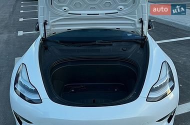 Седан Tesla Model 3 2019 в Ровно