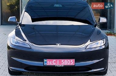 Седан Tesla Model 3 2025 в Черновцах