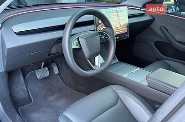 Седан Tesla Model 3 2025 в Черновцах