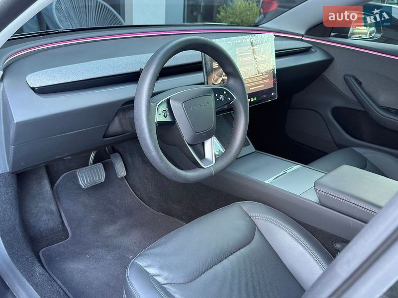 Седан Tesla Model 3 2025 в Черновцах