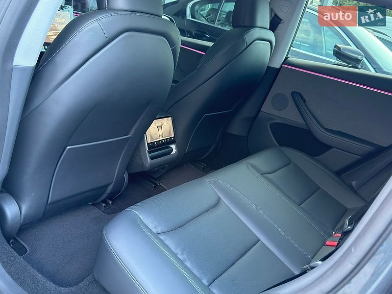Седан Tesla Model 3 2025 в Черновцах