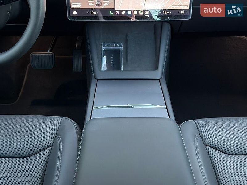 Седан Tesla Model 3 2025 в Черновцах