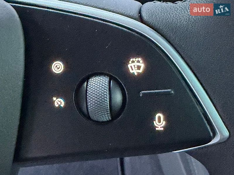 Седан Tesla Model 3 2025 в Черновцах