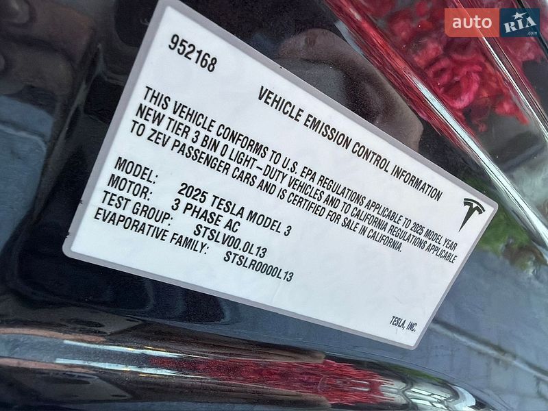 Седан Tesla Model 3 2025 в Черновцах