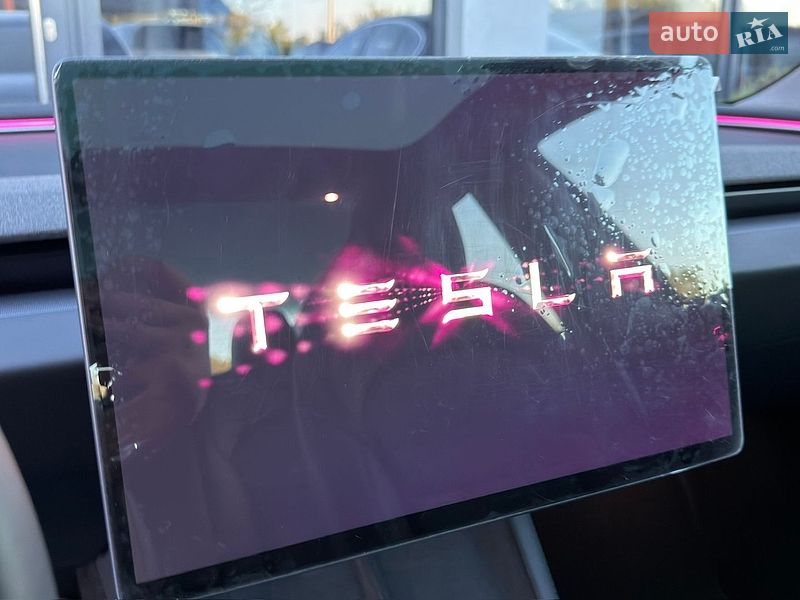 Седан Tesla Model 3 2025 в Черновцах