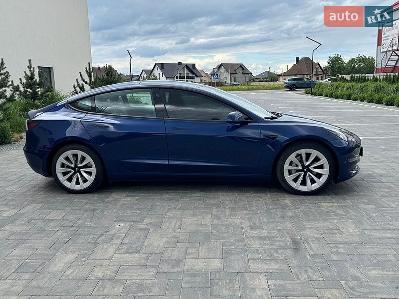 Седан Tesla Model 3 2022 в Луцьку