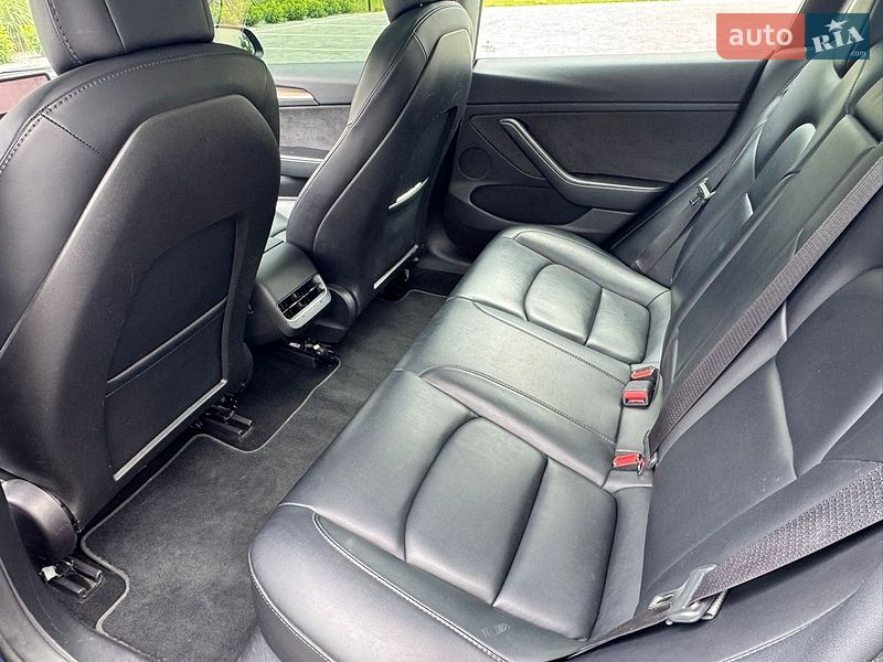 Седан Tesla Model 3 2022 в Луцьку