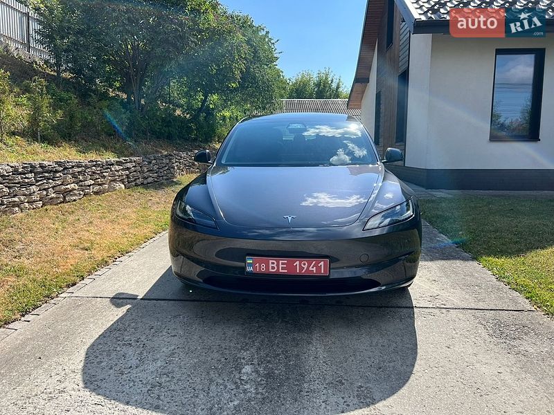 Седан Tesla Model 3 2024 в Ровно