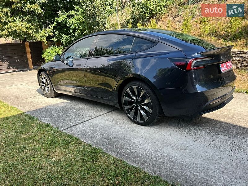 Седан Tesla Model 3 2024 в Ровно