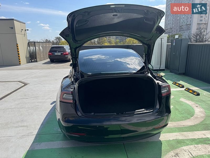 Седан Tesla Model 3 2019 в Києві