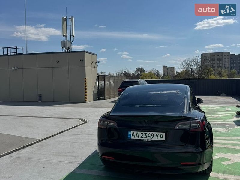 Седан Tesla Model 3 2019 в Киеве