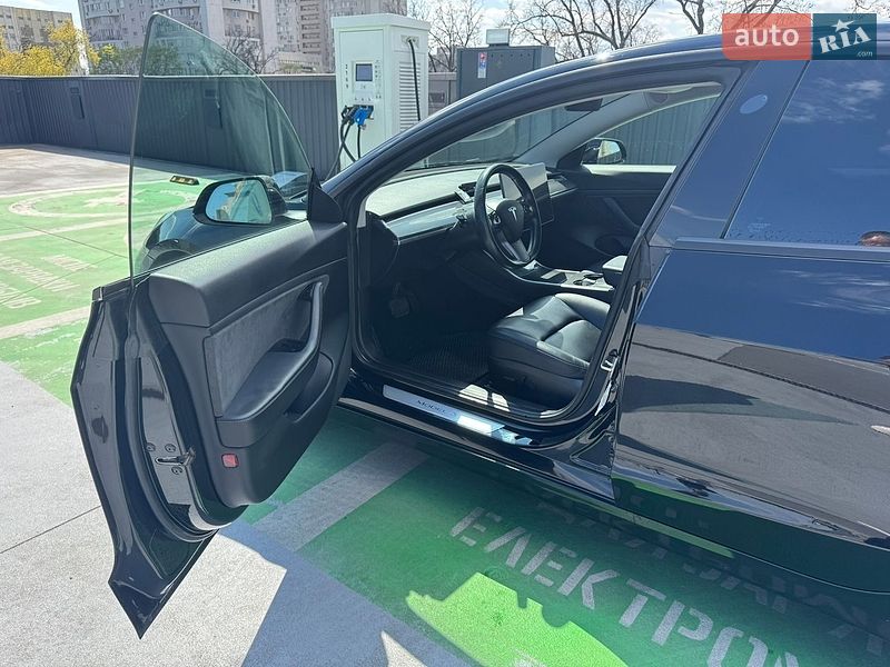 Седан Tesla Model 3 2019 в Києві
