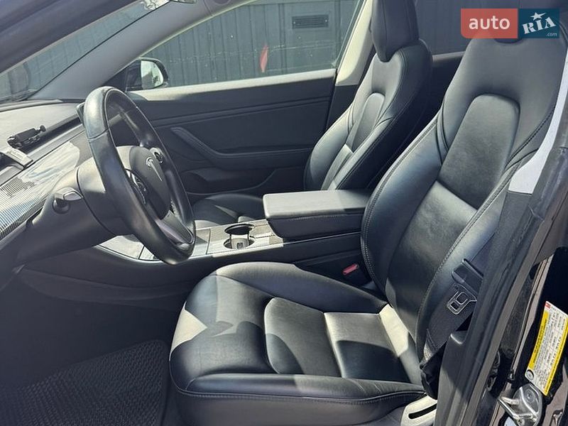 Седан Tesla Model 3 2019 в Києві