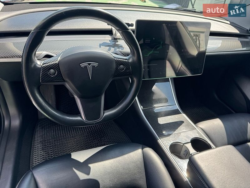 Седан Tesla Model 3 2019 в Києві