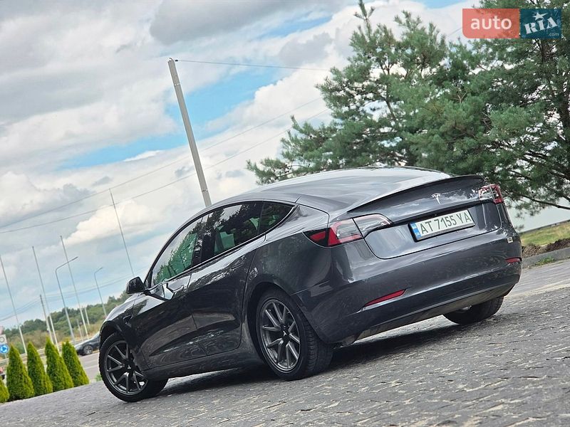 Седан Tesla Model 3 2018 в Львове
