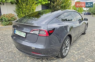 Седан Tesla Model 3 2018 в Львове