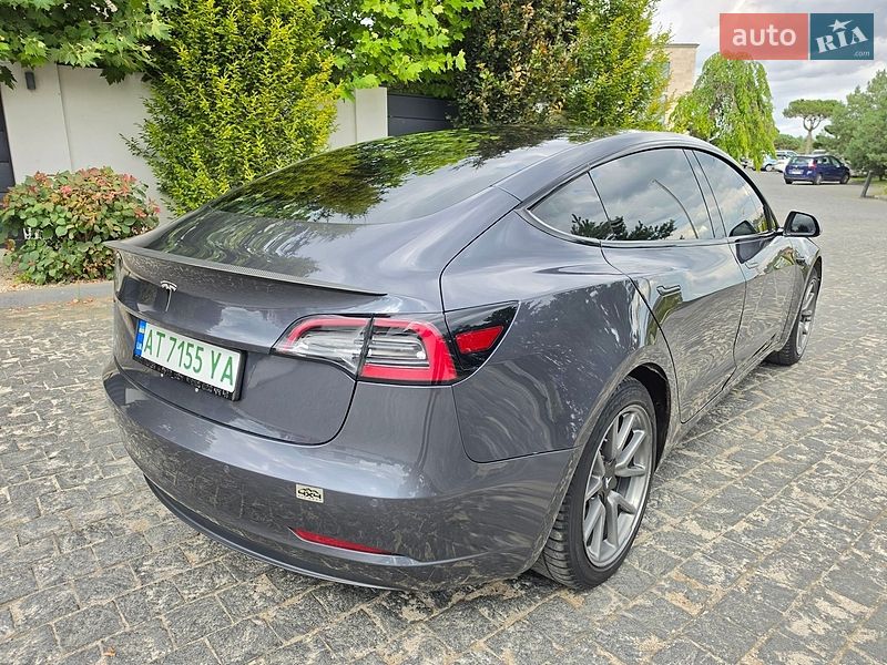 Седан Tesla Model 3 2018 в Львове