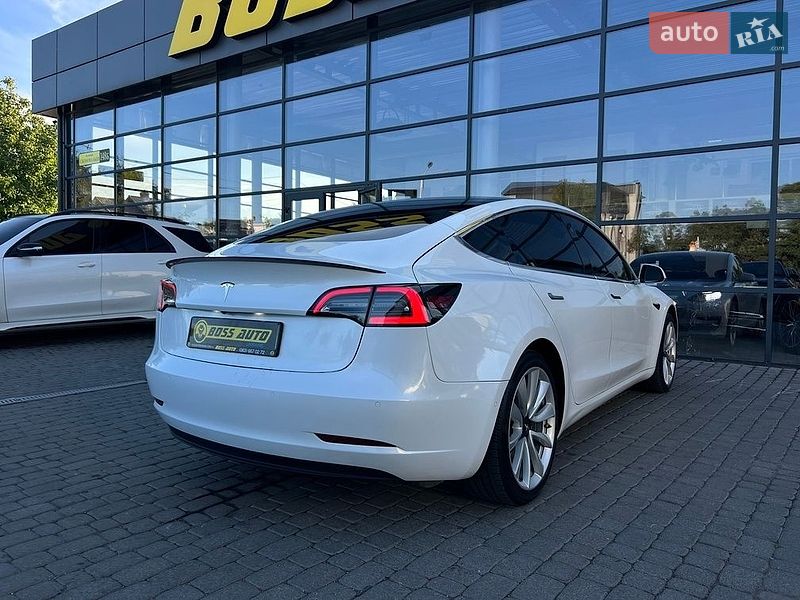 Седан Tesla Model 3 2019 в Ивано-Франковске