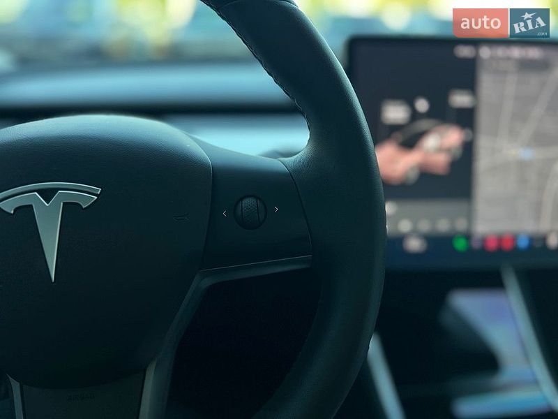 Седан Tesla Model 3 2019 в Ивано-Франковске