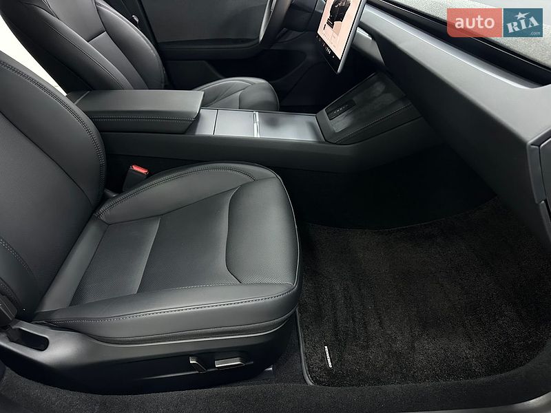 Седан Tesla Model 3 2024 в Одессе