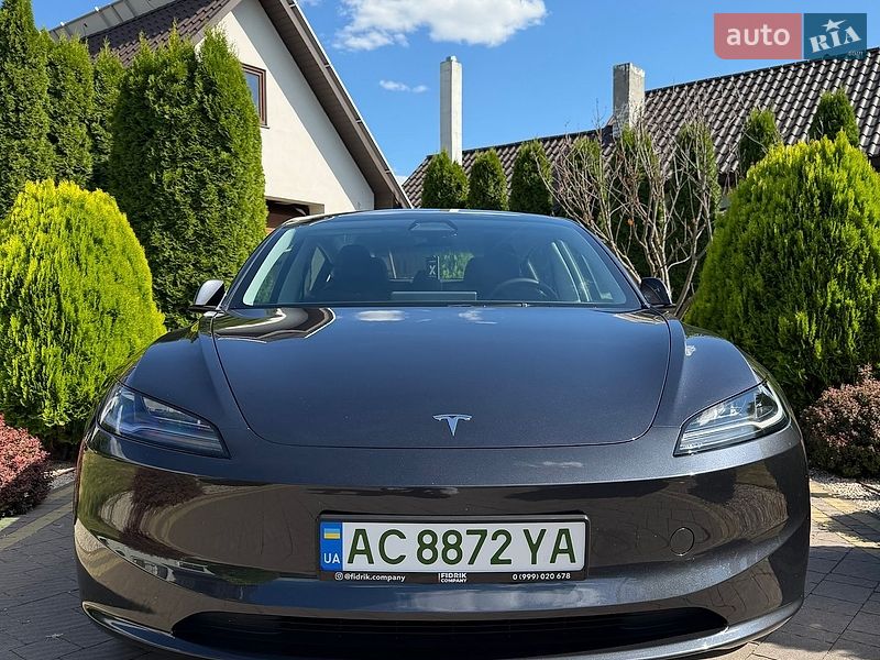 Tesla Model 3 2024