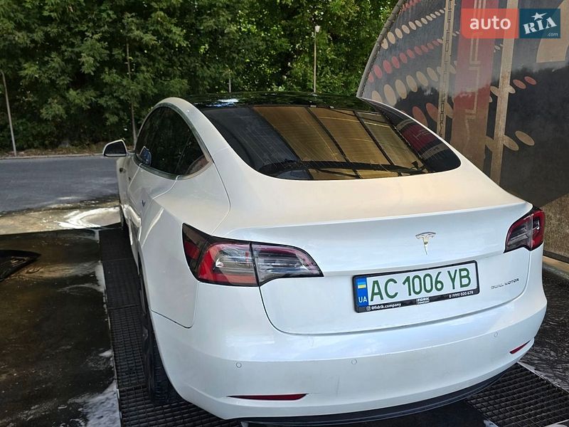 Седан Tesla Model 3 2020 в Луцьку