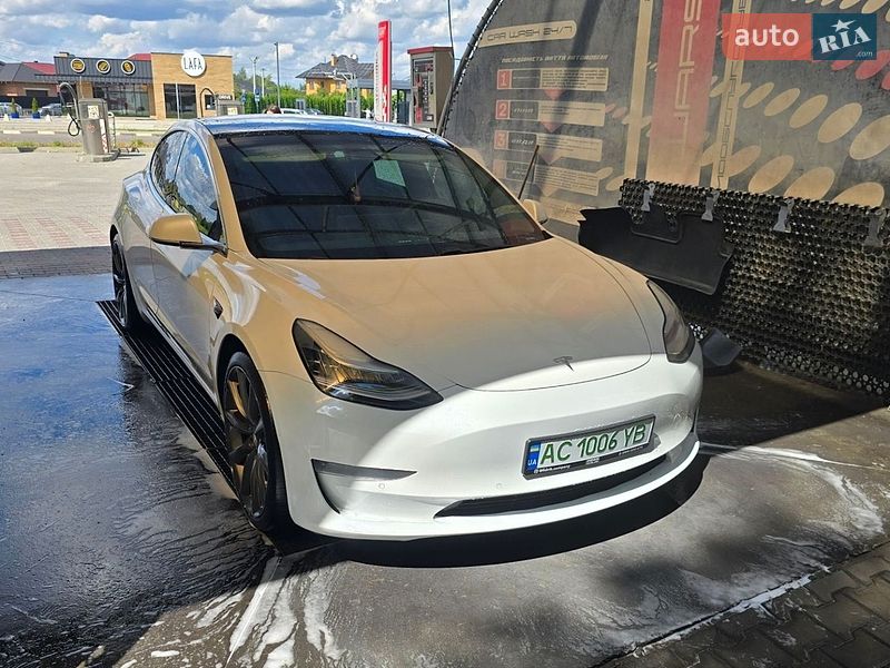Седан Tesla Model 3 2020 в Луцьку