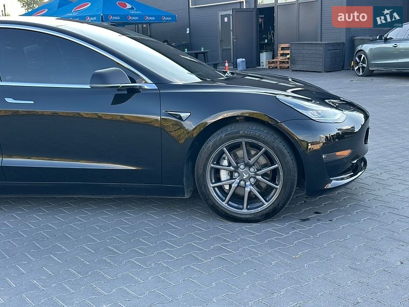 Седан Tesla Model 3 2019 в Тернополе