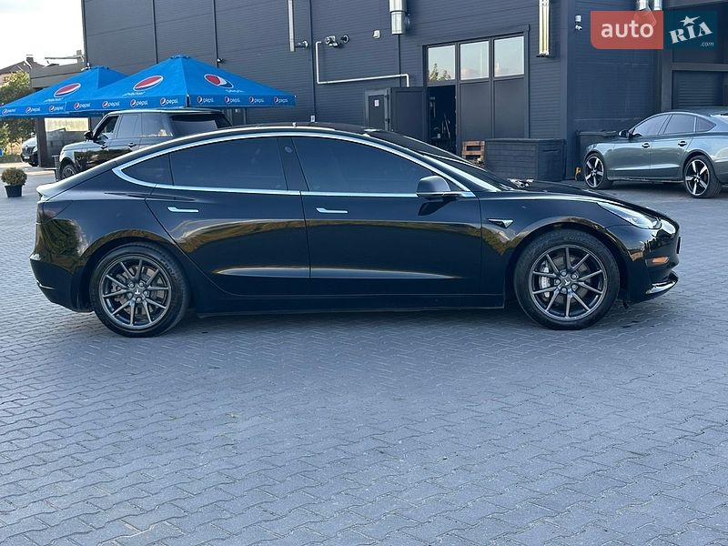 Седан Tesla Model 3 2019 в Тернополе