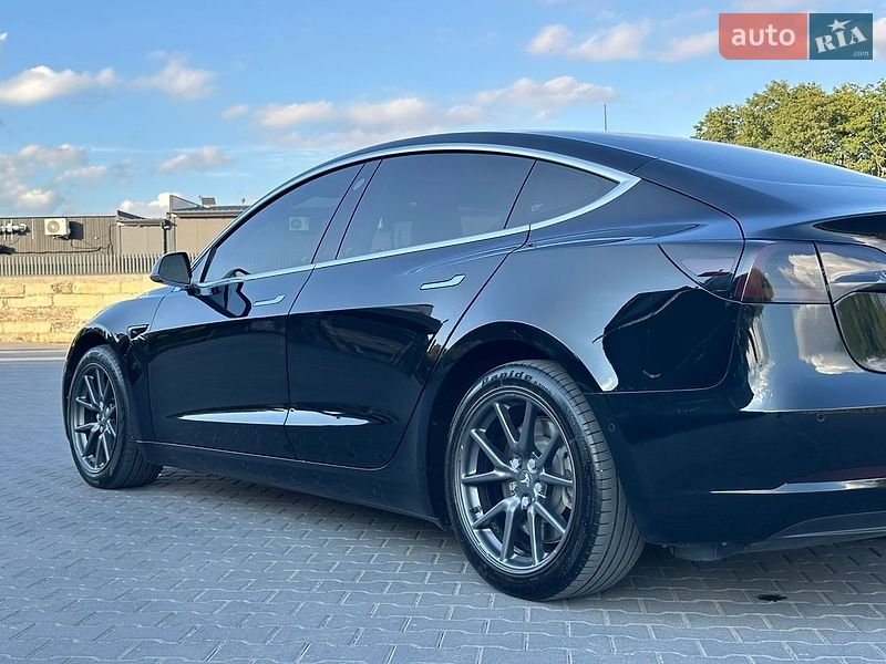 Седан Tesla Model 3 2019 в Тернополе
