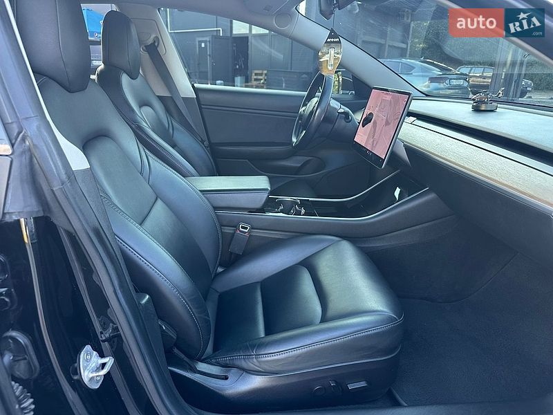 Седан Tesla Model 3 2019 в Тернополе